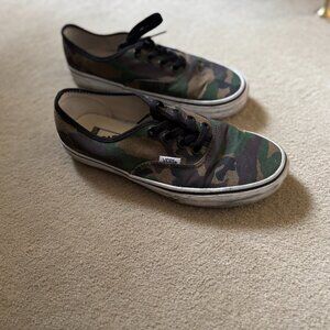 Custom Vans Camouflage Authentics W 7, M 5.5